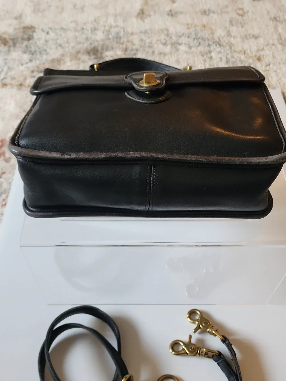 Coach Willis Vintage Leather Bag with Gold Hardware. 1996. D6L-9927. 10×10.5×2.